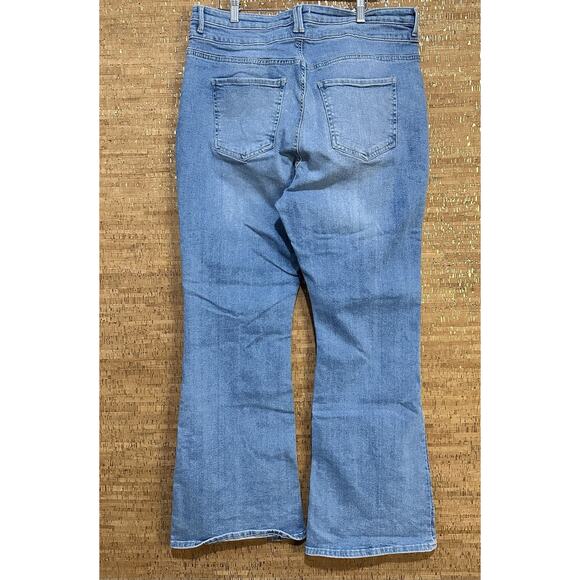 Forever 21 Size 14 Denim Flared Jeans Medium Wash Denim High Rise Premium - Picture 2 of 9